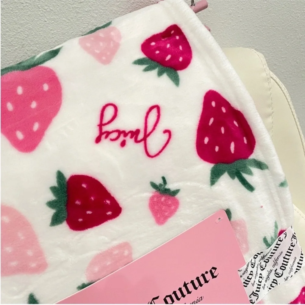 NEW Juicy Couture Home Strawberry Plush Printed‎ Throw Blanket Pink White 50x60